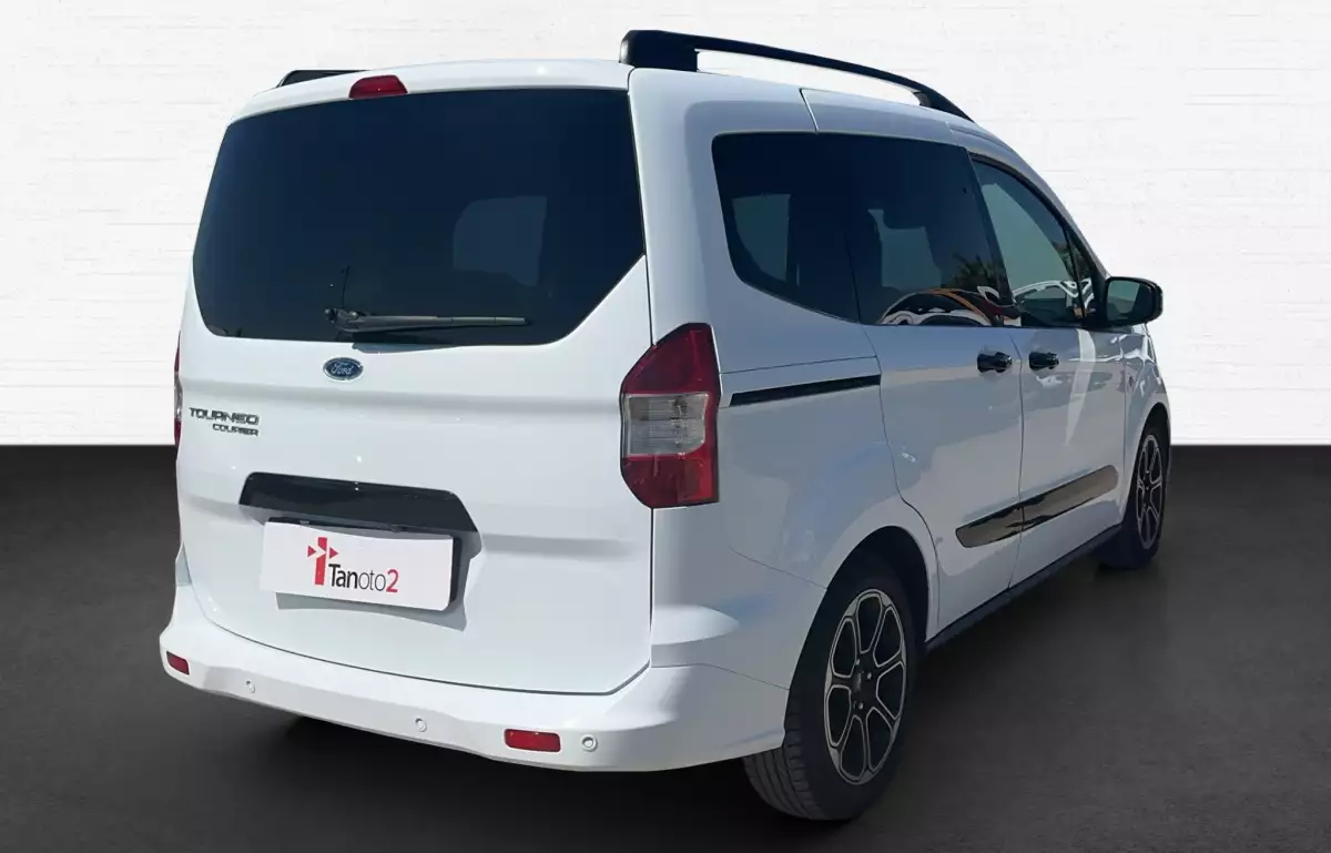 Ford Tourneo Courier 1.5 Tdci Titanium Plus 100HP