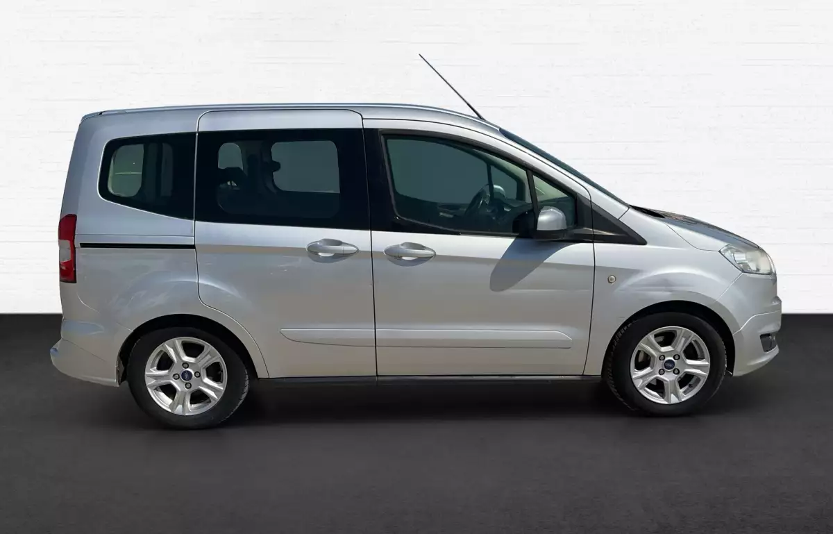 Ford Tourneo Courier 1.5 Tdci Delux 75HP