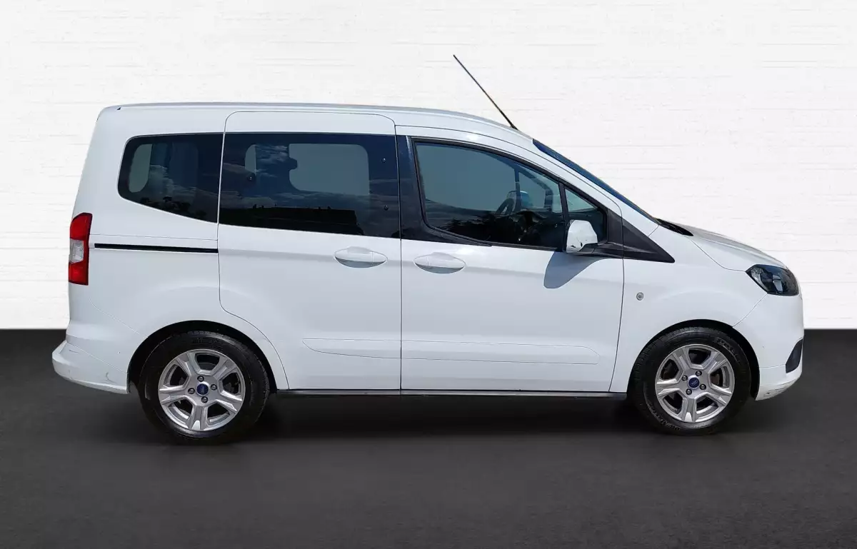 Ford Tourneo Courier 1.5 Tdci Deluxe 100HP