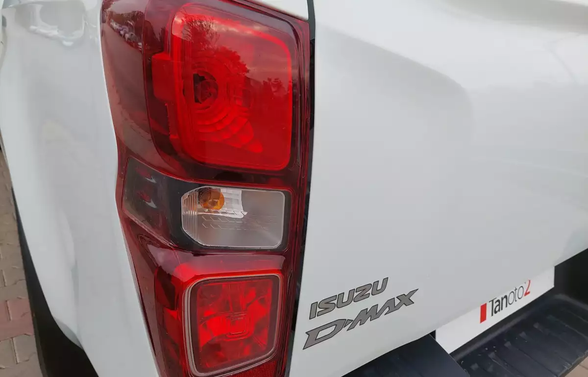 Isuzu D-Max 1.9 D 4x4 V-Life 163HP