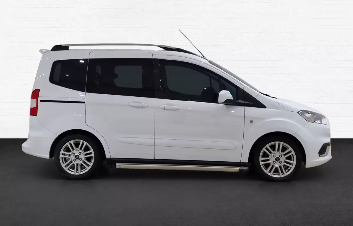 Ford Tourneo Courier 1.5 Tdci Titanium 100HP