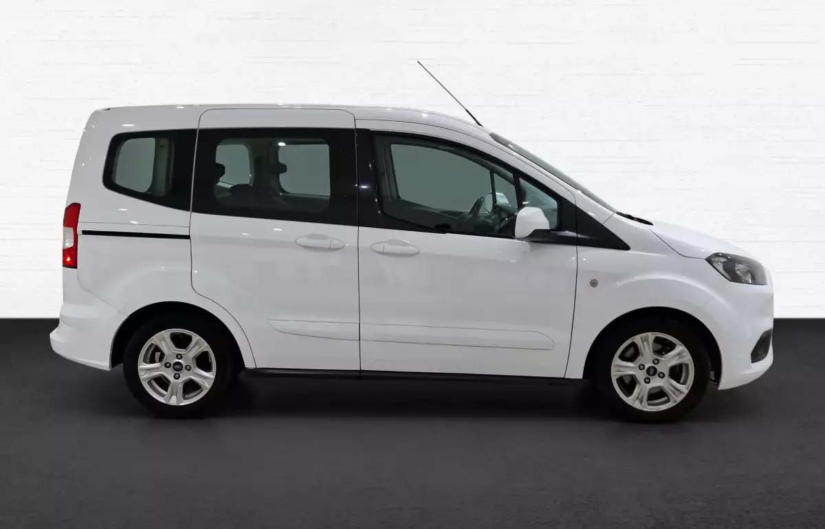 Ford Tourneo Courier 1.5 Tdci Deluxe 100HP