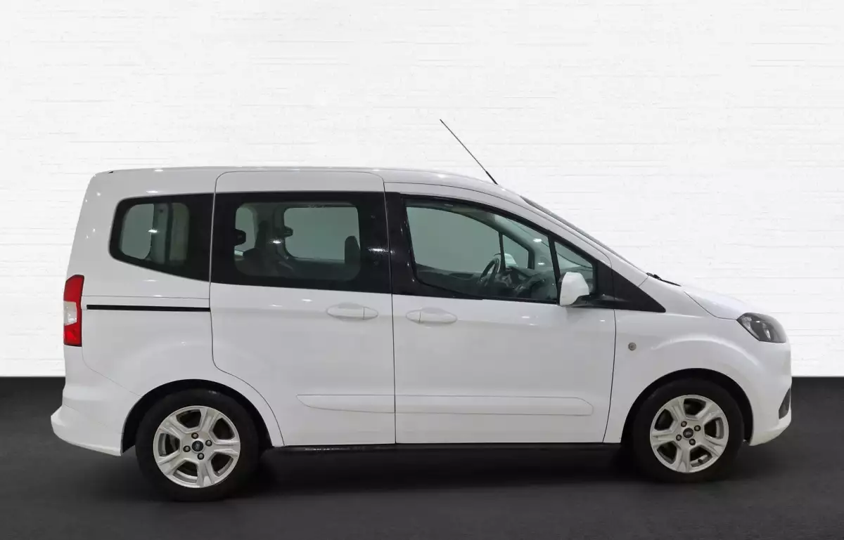 Ford Tourneo Courier 1.5 Tdci Deluxe 100HP