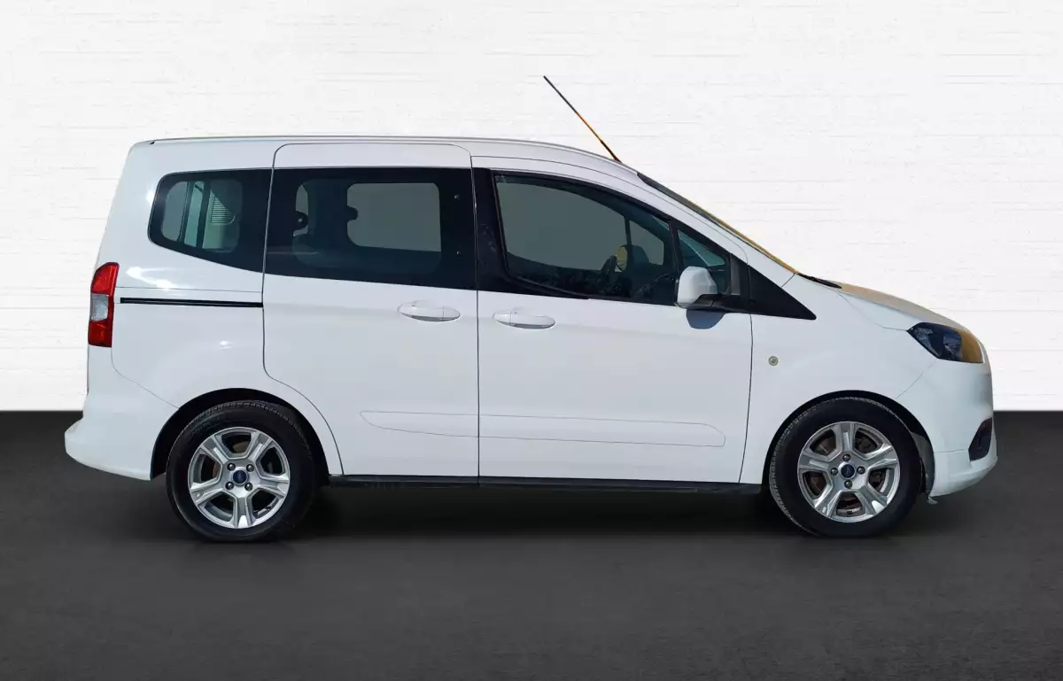 Ford Tourneo Courier 1.5 Tdci Deluxe 100HP