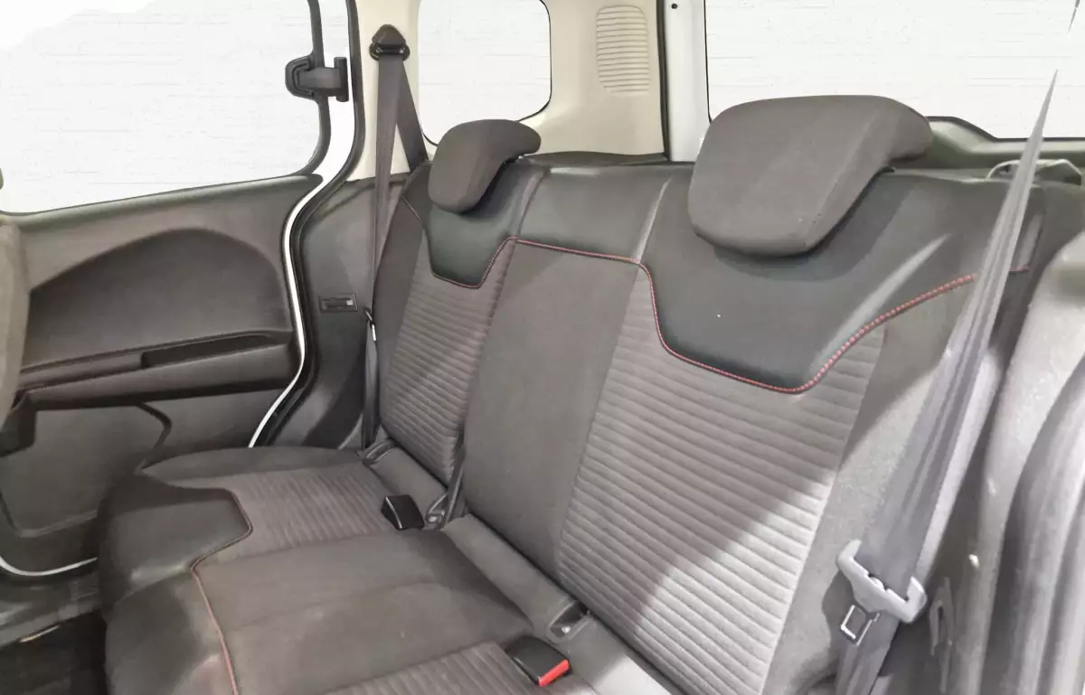 Ford Tourneo Courier 1.5 Tdci Titanium Plus 100HP