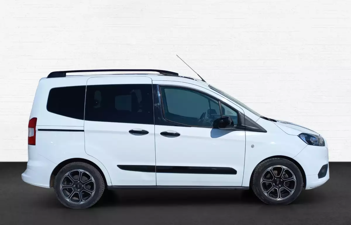 Ford Tourneo Courier Journey 1.5 Tdci Titanium Plus 100HP